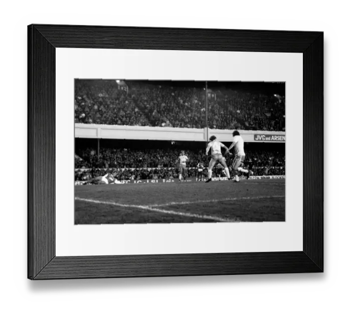 Framed Print : Arsenal 3 v. Manchester City 0. Division One Football. November 1986 LF21-06-048