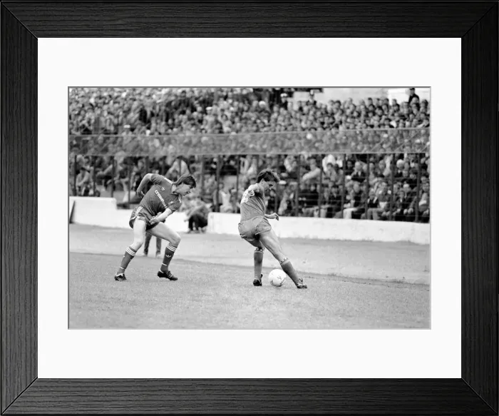 Framed Print : Chelsea 0-1 Liverpool league match, last of season, at Stamford Bridge, 3rd May 1986 Framed Print : Chelsea 0-1 Liverpool league match, last of season, at Stamford Bridge, 3rd May 1986