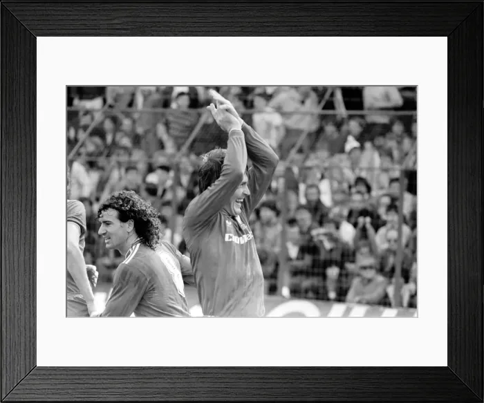 Framed Print : Chelsea 0-1 Liverpool league match, last of season, at Stamford Bridge, 3rd May 1986 Framed Print : Chelsea 0-1 Liverpool league match, last of season, at Stamford Bridge, 3rd May 1986