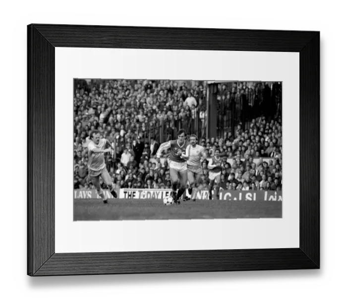 Framed Print : Arsenal 3 v. Manchester City 0. Division One Football. November 1986 LF21-06-024