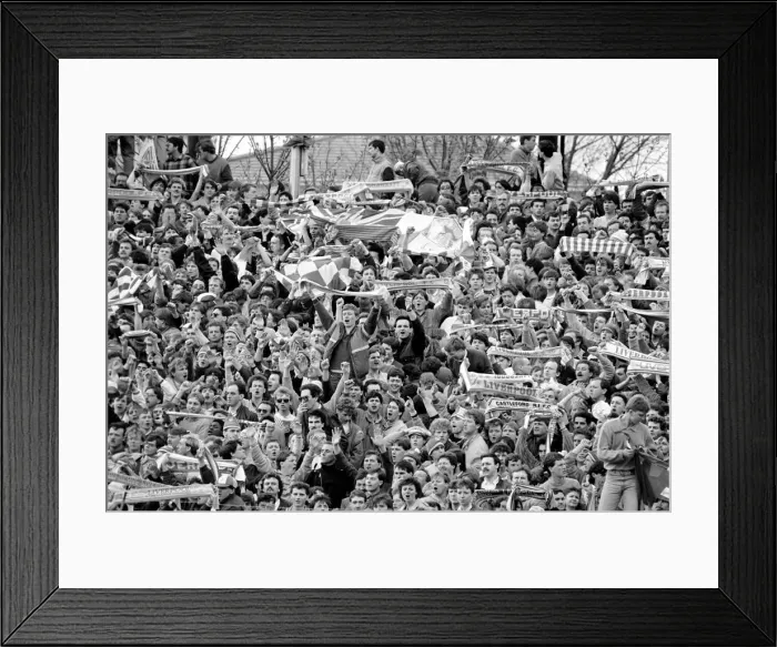 Framed Print : Chelsea 0-1 Liverpool league match, last of season, at Stamford Bridge, 3rd May 1986 Framed Print : Chelsea 0-1 Liverpool league match, last of season, at Stamford Bridge, 3rd May 1986