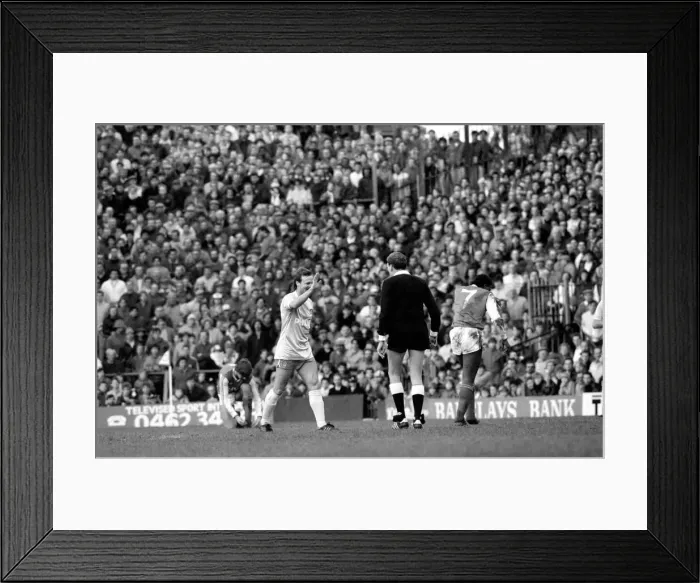 Framed Print : Arsenal 3 v. Manchester City 0. Division One Football. November 1986 LF21-06-054 Framed Print : Arsenal 3 v. Manchester City 0. Division One Football. November 1986 LF21-06-054