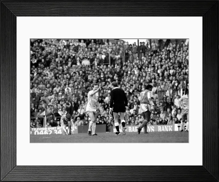 Framed Print : Arsenal 3 v. Manchester City 0. Division One Football. November 1986 LF21-06-053 Framed Print : Arsenal 3 v. Manchester City 0. Division One Football. November 1986 LF21-06-053