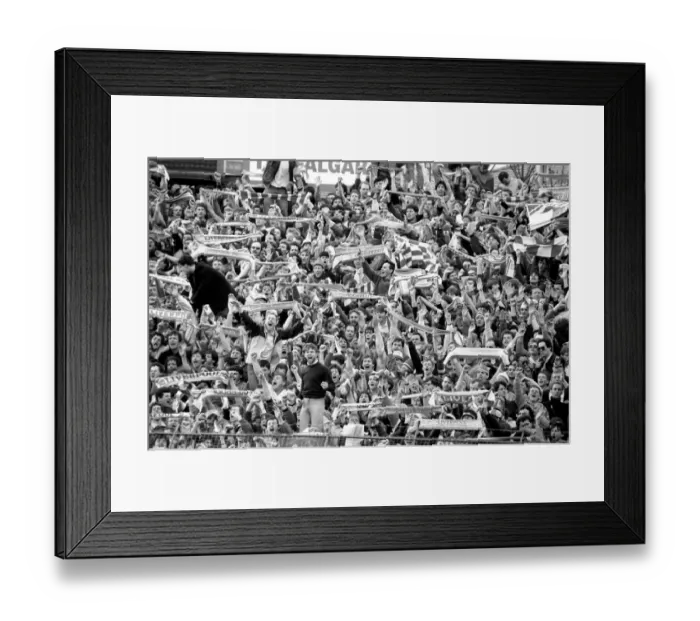 Framed Print : Chelsea 0-1 Liverpool league match, last of season, at Stamford Bridge, 3rd May 1986 Framed Print : Chelsea 0-1 Liverpool league match, last of season, at Stamford Bridge, 3rd May 1986
