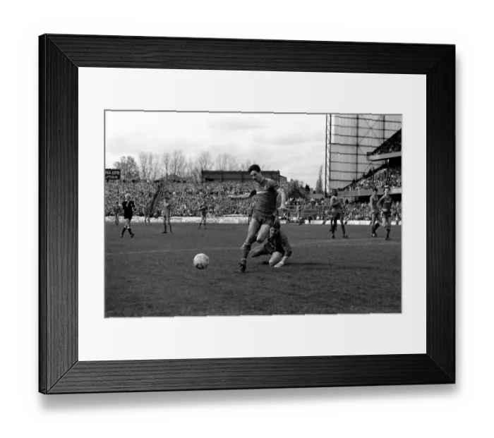 Framed Print : Chelsea 0-1 Liverpool league match, last of season, at Stamford Bridge, 3rd May 1986