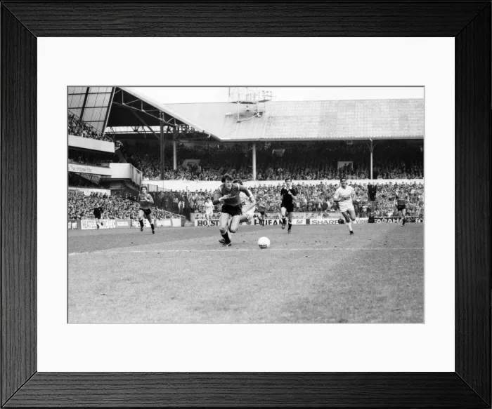 Framed Print : Tottenham Hotspur 0 v. Manchester United 0. Division One Football Framed Print : Tottenham Hotspur 0 v. Manchester United 0. Division One Football