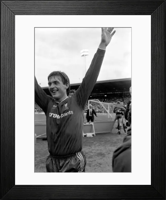 Framed Print : Chelsea 0-1 Liverpool league match, last of season, at Stamford Bridge, 3rd May 1986 Framed Print : Chelsea 0-1 Liverpool league match, last of season, at Stamford Bridge, 3rd May 1986