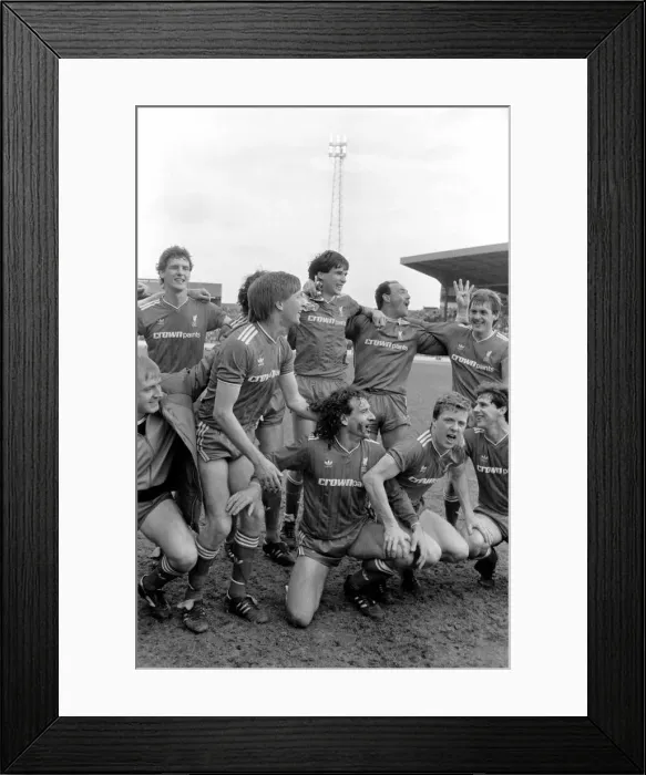 Framed Print : Chelsea 0-1 Liverpool league match, last of season, at Stamford Bridge, 3rd May 1986 Framed Print : Chelsea 0-1 Liverpool league match, last of season, at Stamford Bridge, 3rd May 1986