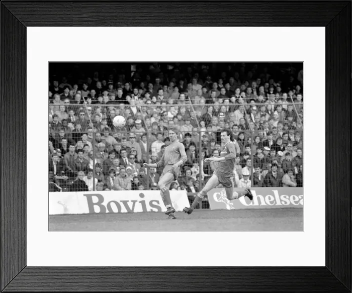Framed Print : Chelsea 0-1 Liverpool league match, last of season, at Stamford Bridge, 3rd May 1986 Framed Print : Chelsea 0-1 Liverpool league match, last of season, at Stamford Bridge, 3rd May 1986