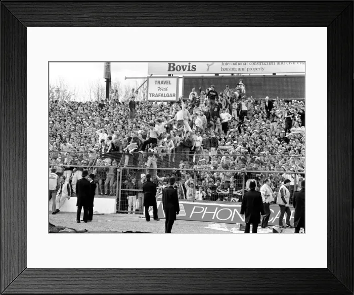 Framed Print : Chelsea 0-1 Liverpool league match, last of season, at Stamford Bridge, 3rd May 1986 Framed Print : Chelsea 0-1 Liverpool league match, last of season, at Stamford Bridge, 3rd May 1986