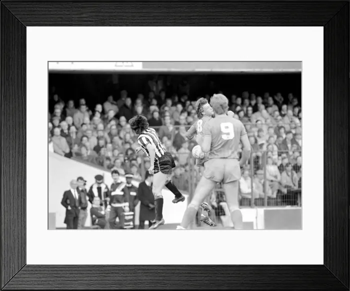 Framed Print : Chelsea 1 v. Newcastle 1. Division One Football United. April 1986 LF19-10-059 Framed Print : Chelsea 1 v. Newcastle 1. Division One Football United. April 1986 LF19-10-059