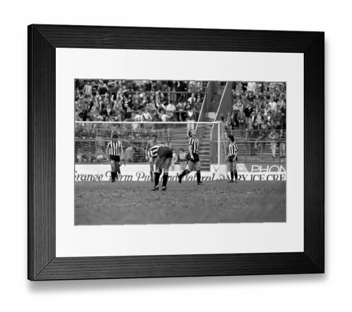 Framed Print : Chelsea 1 v. Newcastle 1. Division One Football United. April 1986 LF19-10-041 Framed Print : Chelsea 1 v. Newcastle 1. Division One Football United. April 1986 LF19-10-041