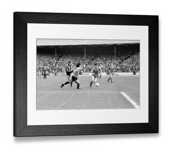 Framed Print : Chelsea 1 v. Newcastle 1. Division One Football United. April 1986 LF19-10-019