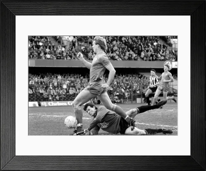 Framed Print : Chelsea 1 v. Newcastle 1. Division One Football United. April 1986 LF19-10-002