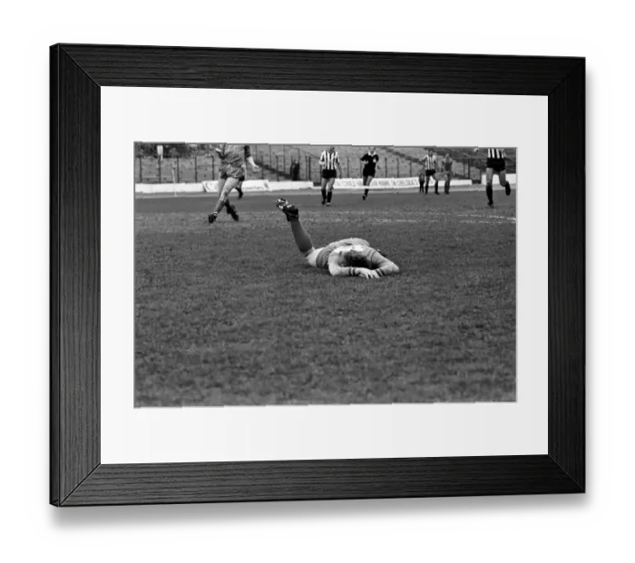 Framed Print : Chelsea 1 v. Newcastle 1. Division One Football United. April 1986 LF19-10-009