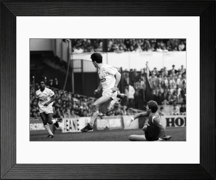 Framed Print : Tottenham Hotspur 0 v. Manchester United 0. Division One Football Framed Print : Tottenham Hotspur 0 v. Manchester United 0. Division One Football