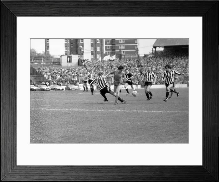 Framed Print : Chelsea 1 v. Newcastle 1. Division One Football United. April 1986 LF19-10-020 Framed Print : Chelsea 1 v. Newcastle 1. Division One Football United. April 1986 LF19-10-020