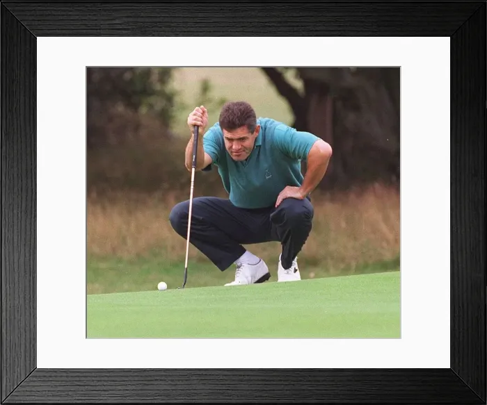 Framed Print : Gavin Hastings rugby player taking a serious look at putt at Dalmahoy golf
