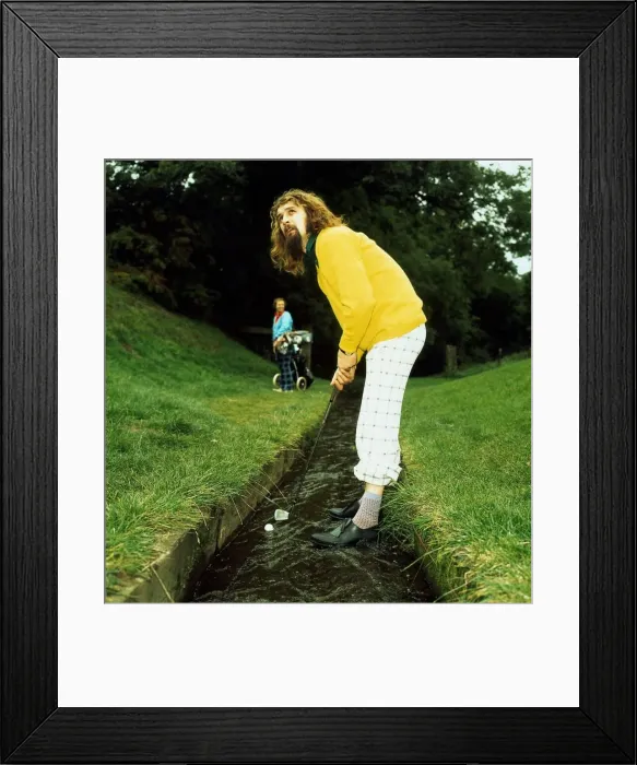 Framed Print : Billy Connolly playing golf September 1974 Framed Print : Billy Connolly playing golf September 1974