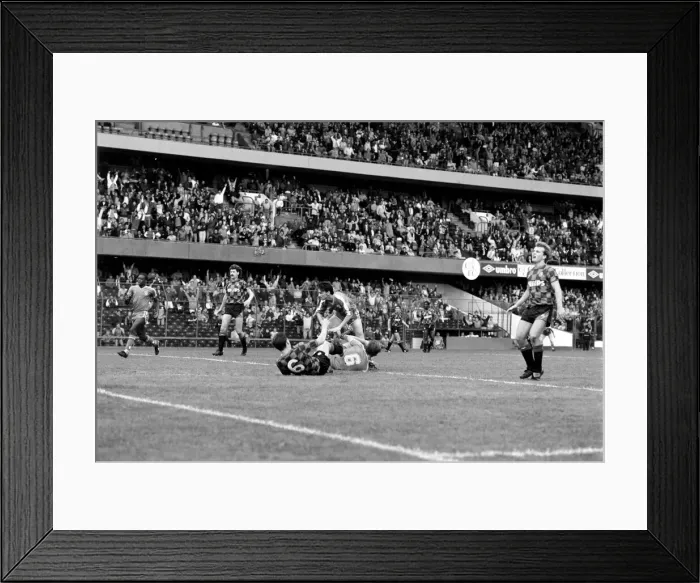 Framed Print : Chelsea 2 v. Manchester City 1. Division One Football. October 1986 LF20-09-018