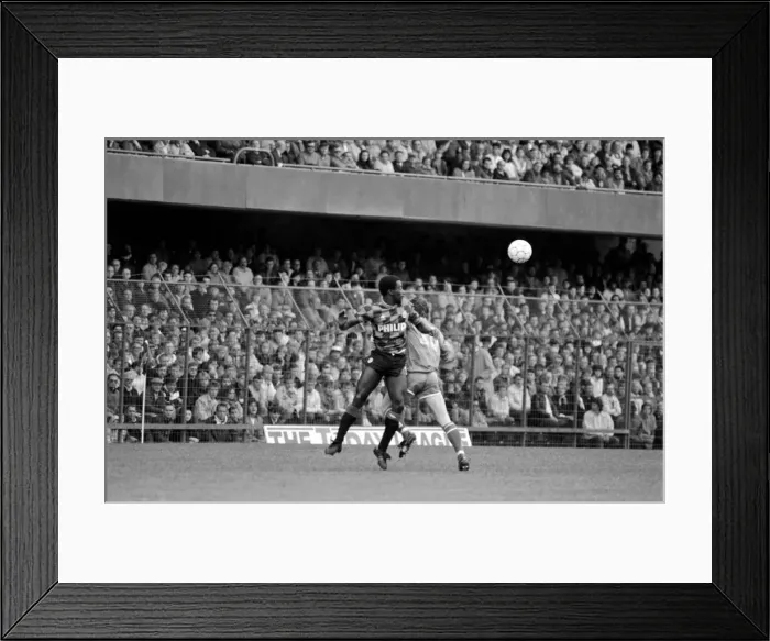 Framed Print : Chelsea 2 v. Manchester City 1. Division One Football. October 1986 LF20-09-069 Framed Print : Chelsea 2 v. Manchester City 1. Division One Football. October 1986 LF20-09-069