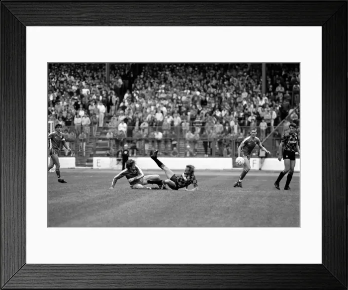 Framed Print : Chelsea 2 v. Manchester City 1. Division One Football. October 1986 LF20-09-063 Framed Print : Chelsea 2 v. Manchester City 1. Division One Football. October 1986 LF20-09-063