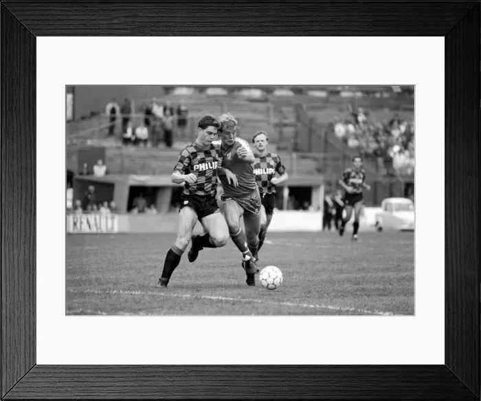 Framed Print : Chelsea 2 v. Manchester City 1. Division One Football. October 1986 LF20-09-041 Framed Print : Chelsea 2 v. Manchester City 1. Division One Football. October 1986 LF20-09-041