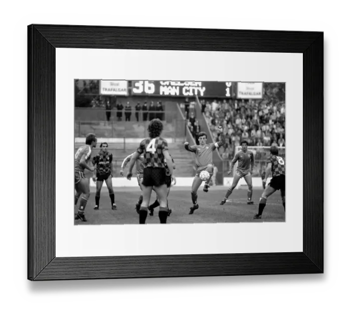Framed Print : Chelsea 2 v. Manchester City 1. Division One Football. October 1986 LF20-09-058 Framed Print : Chelsea 2 v. Manchester City 1. Division One Football. October 1986 LF20-09-058