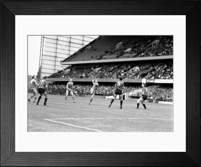 Framed Print : Chelsea 2 v. Manchester City 1. Division One Football. October 1986 LF20-09-007 Framed Print : Chelsea 2 v. Manchester City 1. Division One Football. October 1986 LF20-09-007