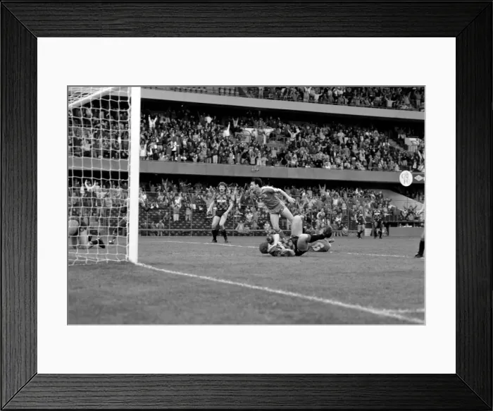 Framed Print : Chelsea 2 v. Manchester City 1. Division One Football. October 1986 LF20-09-017 Framed Print : Chelsea 2 v. Manchester City 1. Division One Football. October 1986 LF20-09-017