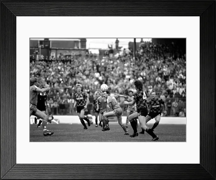 Framed Print : Chelsea 2 v. Manchester City 1. Division One Football. October 1986 LF20-09-046 Framed Print : Chelsea 2 v. Manchester City 1. Division One Football. October 1986 LF20-09-046