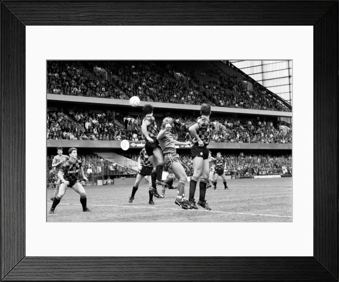 Framed Print : Chelsea 2 v. Manchester City 1. Division One Football. October 1986 LF20-09-006 Framed Print : Chelsea 2 v. Manchester City 1. Division One Football. October 1986 LF20-09-006