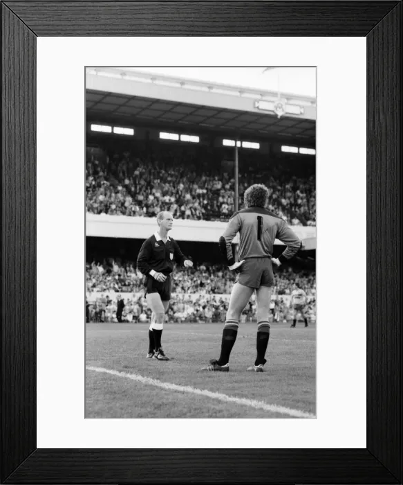 Framed Print : Arsenal 3 v. Watford 1. Division One Football. October 1986 LF20-03-014 Framed Print : Arsenal 3 v. Watford 1. Division One Football. October 1986 LF20-03-014