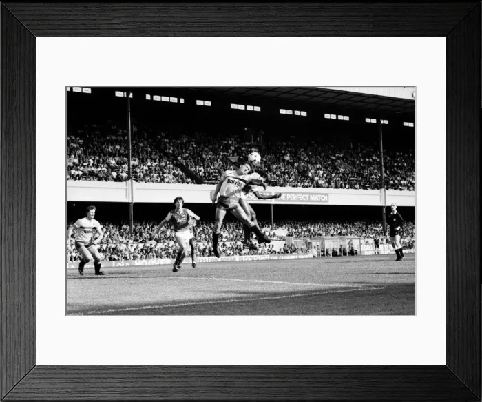 Framed Print : Arsenal 3 v. Watford 1. Division One Football. October 1986 LF20-03-093 Framed Print : Arsenal 3 v. Watford 1. Division One Football. October 1986 LF20-03-093
