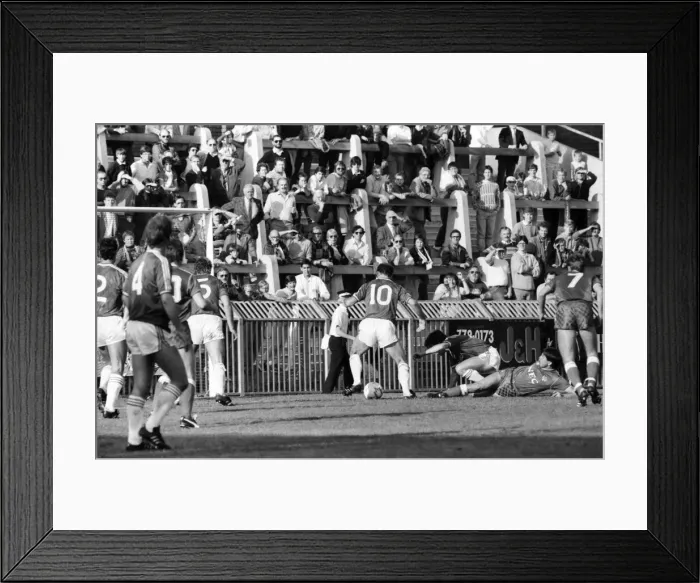 Framed Print : Charlton 3 v. Everton 2. Division One Football. October 1986 LF20-07-066 Framed Print : Charlton 3 v. Everton 2. Division One Football. October 1986 LF20-07-066