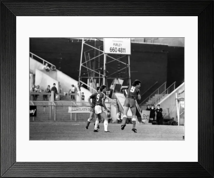 Framed Print : Charlton 3 v. Everton 2. Division One Football. October 1986 LF20-07-017 Framed Print : Charlton 3 v. Everton 2. Division One Football. October 1986 LF20-07-017