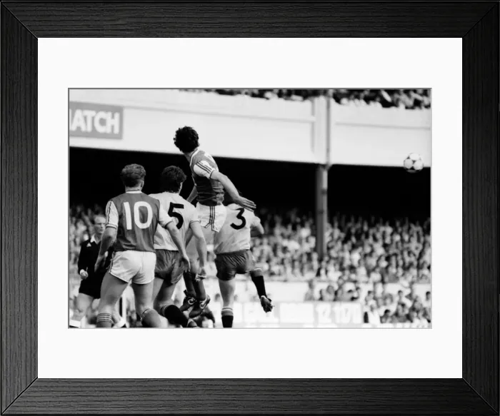 Framed Print : Arsenal 3 v. Watford 1. Division One Football. October 1986 LF20-03-004 Framed Print : Arsenal 3 v. Watford 1. Division One Football. October 1986 LF20-03-004
