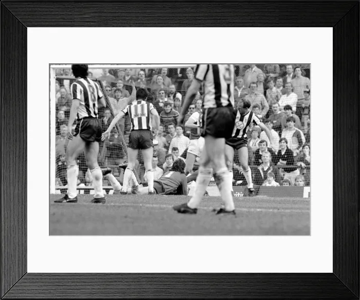 Framed Print : Arsenal 2 v. West Bromwich Albion 2. Division One Football. April 1986 LF19-12a-038 Framed Print : Arsenal 2 v. West Bromwich Albion 2. Division One Football. April 1986 LF19-12a-038