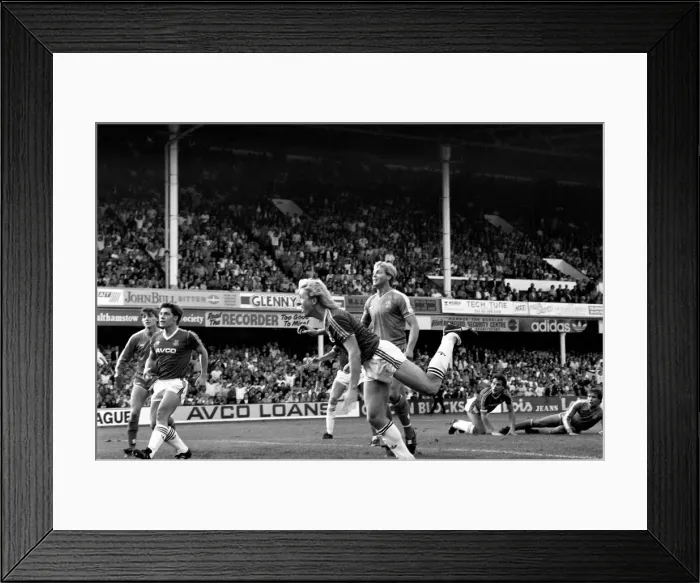Framed Print : West Ham United 5 v. Chelsea 3. Division One Football. October 1986 LF20-01-047 Framed Print : West Ham United 5 v. Chelsea 3. Division One Football. October 1986 LF20-01-047