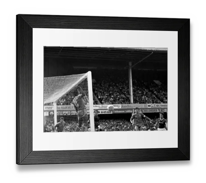 Framed Print : West Ham United 5 v. Chelsea 3. Division One Football. October 1986 LF20-01-046 Framed Print : West Ham United 5 v. Chelsea 3. Division One Football. October 1986 LF20-01-046