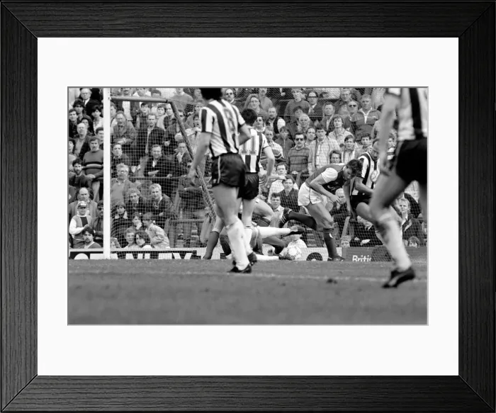 Framed Print : Arsenal 2 v. West Bromwich Albion 2. Division One Football. April 1986 LF19-12a-037 Framed Print : Arsenal 2 v. West Bromwich Albion 2. Division One Football. April 1986 LF19-12a-037