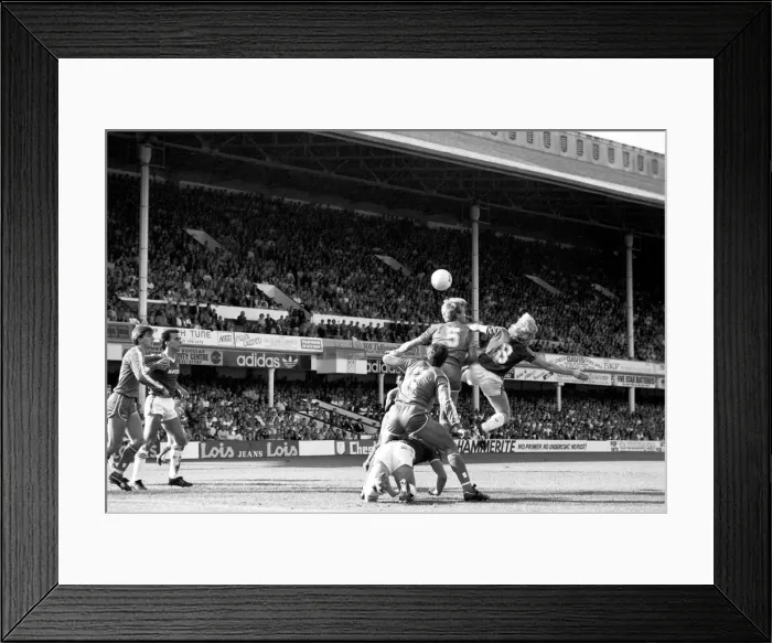 Framed Print : West Ham United 5 v. Chelsea 3. Division One Football. October 1986 LF20-01-076 Framed Print : West Ham United 5 v. Chelsea 3. Division One Football. October 1986 LF20-01-076