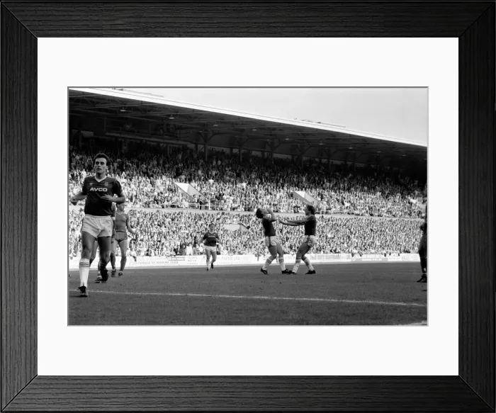Framed Print : West Ham United 5 v. Chelsea 3. Division One Football. October 1986 LF20-01-084 Framed Print : West Ham United 5 v. Chelsea 3. Division One Football. October 1986 LF20-01-084