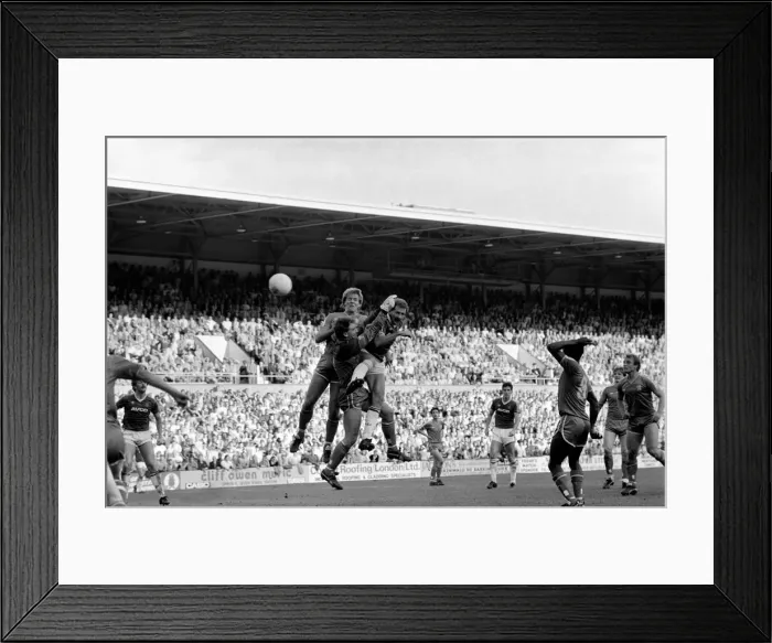 Framed Print : West Ham United 5 v. Chelsea 3. Division One Football. October 1986 LF20-01-096 Framed Print : West Ham United 5 v. Chelsea 3. Division One Football. October 1986 LF20-01-096