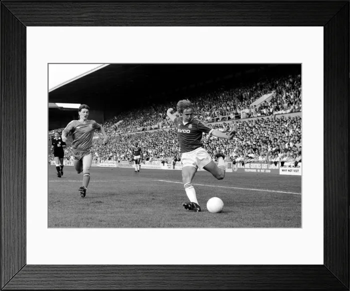 Framed Print : West Ham United 5 v. Chelsea 3. Division One Football. October 1986 LF20-01-071 Framed Print : West Ham United 5 v. Chelsea 3. Division One Football. October 1986 LF20-01-071