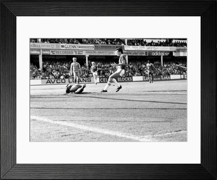 Framed Print : West Ham United 5 v. Chelsea 3. Division One Football. October 1986 LF20-01-053 Framed Print : West Ham United 5 v. Chelsea 3. Division One Football. October 1986 LF20-01-053