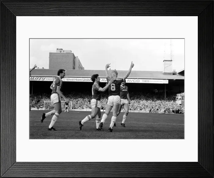 Framed Print : West Ham United 5 v. Chelsea 3. Division One Football. October 1986 LF20-01-058 Framed Print : West Ham United 5 v. Chelsea 3. Division One Football. October 1986 LF20-01-058