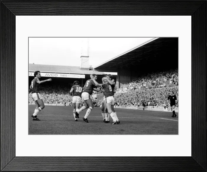 Framed Print : West Ham United 5 v. Chelsea 3. Division One Football. October 1986 LF20-01-060 Framed Print : West Ham United 5 v. Chelsea 3. Division One Football. October 1986 LF20-01-060