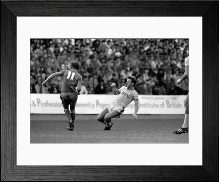 Framed Print : Division One Football 1985  /  86 Season, Chelsea v Everton, Stamford Bridge