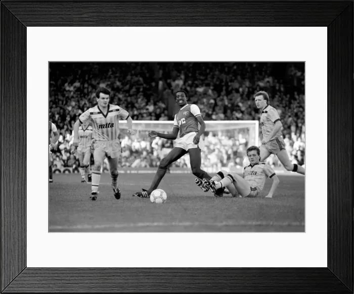 Framed Print : Division One Football 1985  /  86 Season, Arsenal v Aston Villa, Highbury